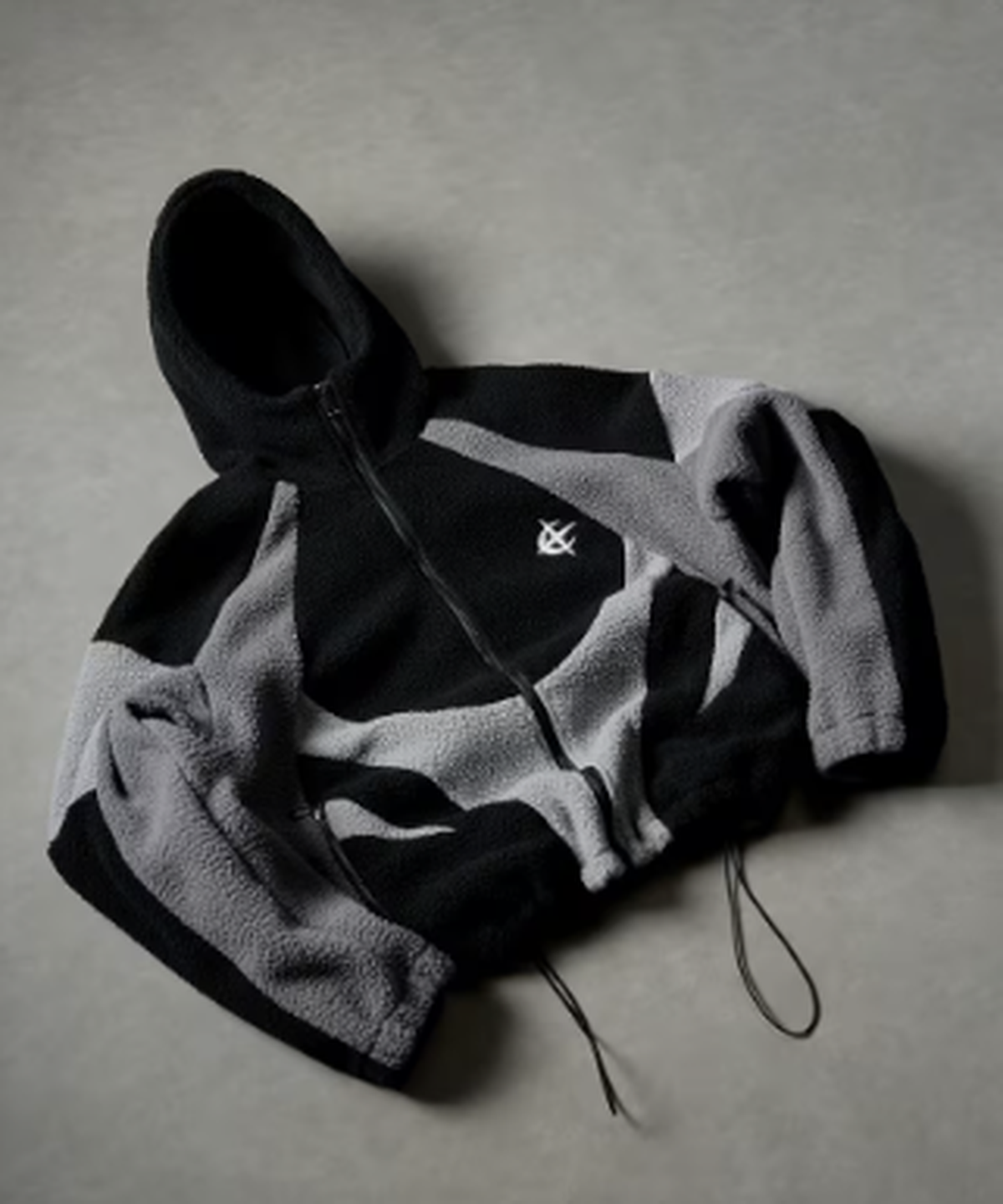 NOVA - FLEECEJACKE in Schwarz/Grau, Detailansicht 1