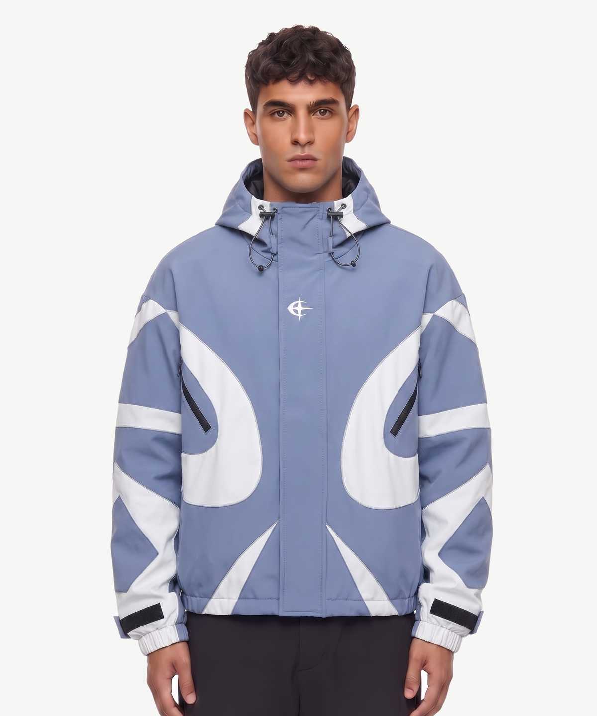 VERTEX - JACKE in Hellblau, getragen von einem Model, Colorblock-Kapuzenjacke im Oversize-Schnitt