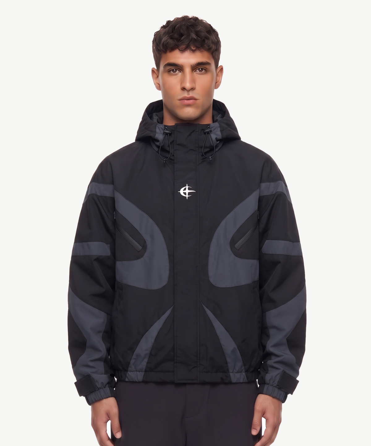 VERTEX - JACKE in Schwarz, getragen von einem Model, Colorblock-Kapuzenjacke im Oversize-Schnitt